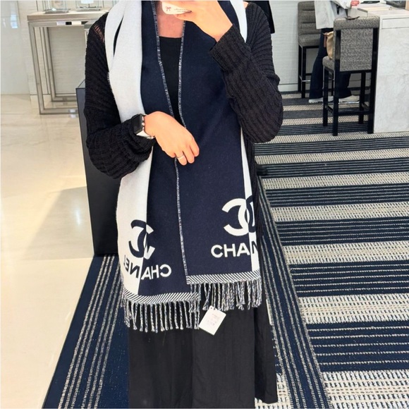 CHANEL 24A Two Toned Reversible Scarf - Picture 3 of 3